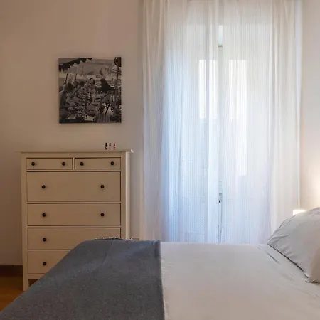Accogliente E Colorato, A Pochi Passi Dal Colosseo - Fromhometorome Apartment Rome