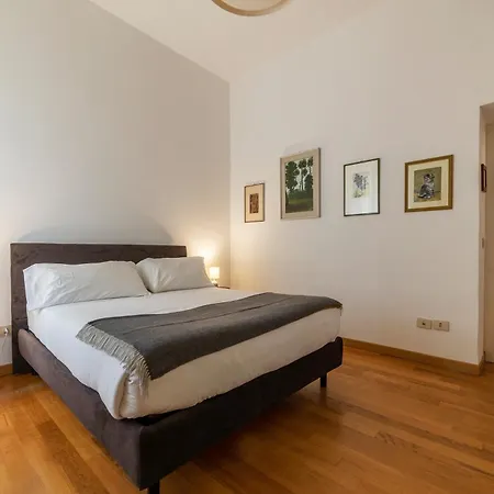Accogliente E Colorato, A Pochi Passi Dal Colosseo - Fromhometorome Apartment Rome