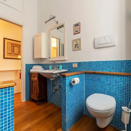 Accogliente E Colorato, A Pochi Passi Dal Colosseo - Fromhometorome Apartment Rome