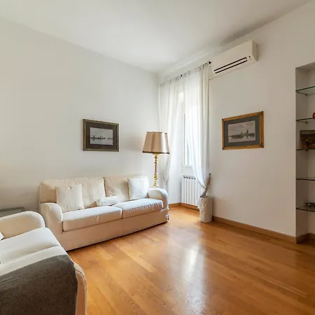 Accogliente E Colorato, A Pochi Passi Dal Colosseo - Fromhometorome Roma