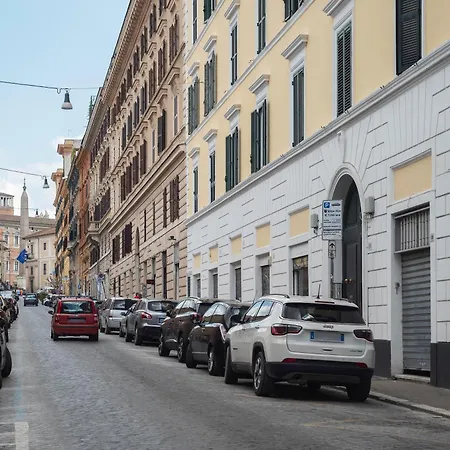 Accogliente E Colorato, A Pochi Passi Dal Colosseo - Fromhometorome Daire *